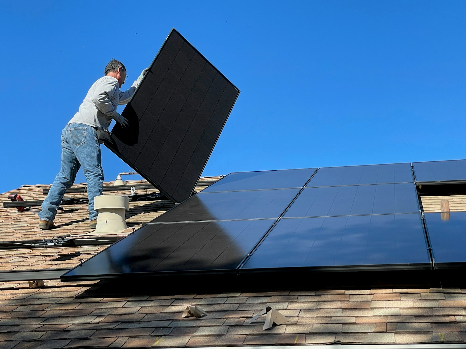 Installation de panneaux solaires photovoltaïques par nos techniciens